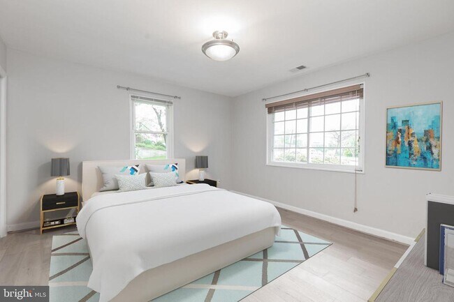 Building Photo - 710 N Buchanan St