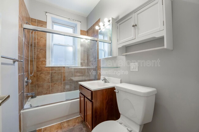 Building Photo - 869 W Cornelia Ave