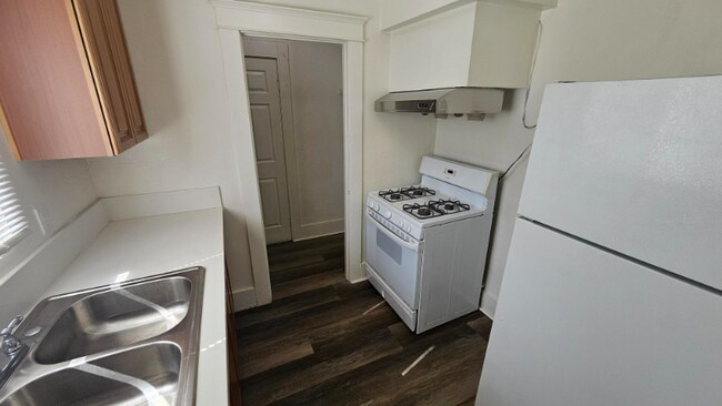 Building Photo - 4415 Burns Ave