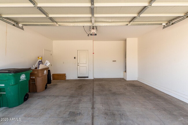 Building Photo - 15142 W Sherman St