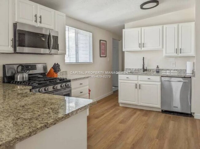 Building Photo - Adorable 3 Bedroom Home