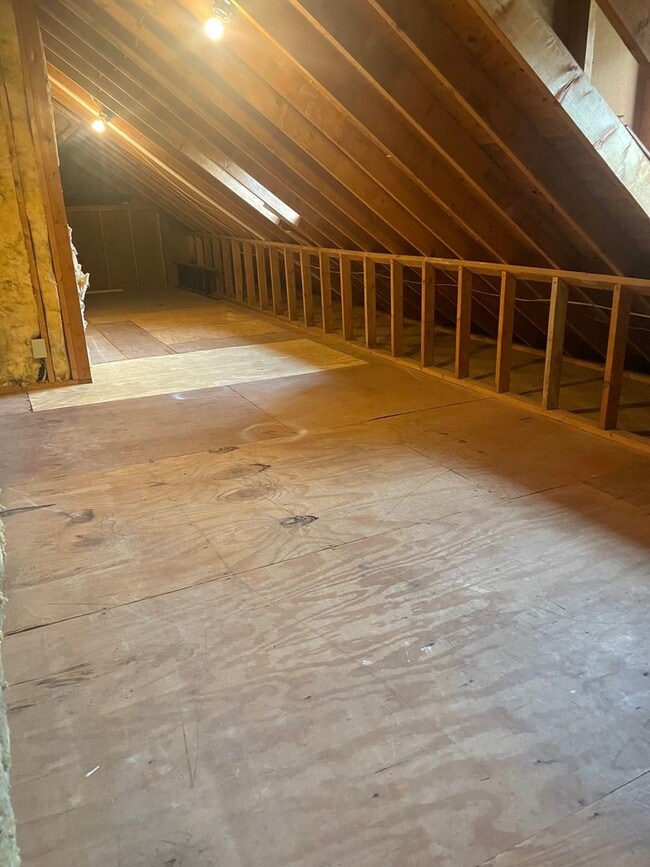 Building Photo - Spacious 4 Bedroom near Guilford College