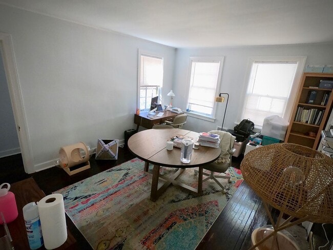 Building Photo - 9/1 Beautiful Hidden GEM. 2 Blocks from Wa...