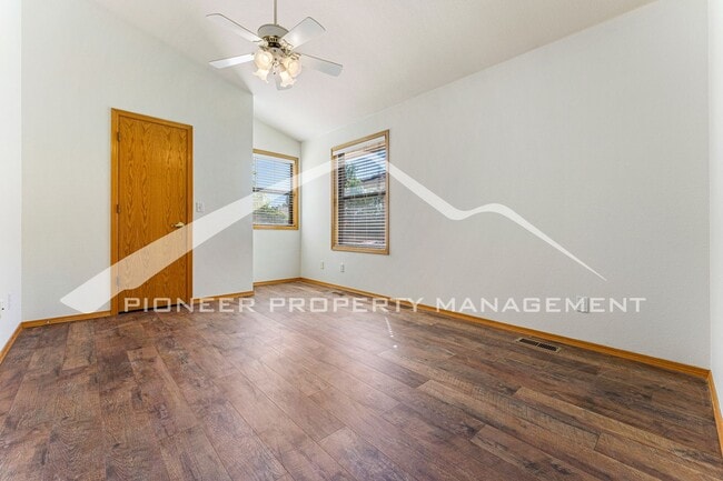 Building Photo - Spacious Home with Central AC and Gas Fireplace