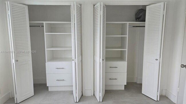 Building Photo - 9381 E Bay Harbor Dr