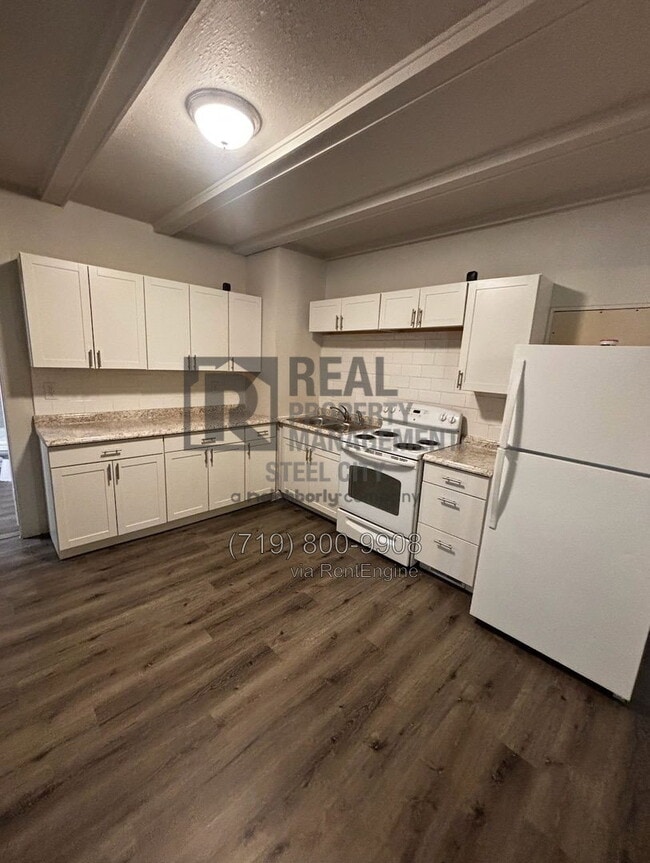 Building Photo - 1428 E Orman Ave