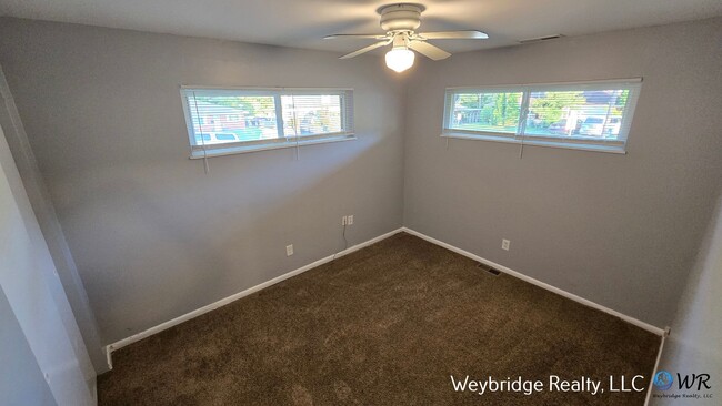 Building Photo - Beautiful 3 Bedroom 2 Full Bath Home Locat...