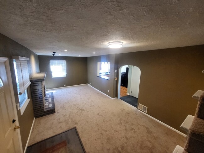 Building Photo - 2329 Berg St