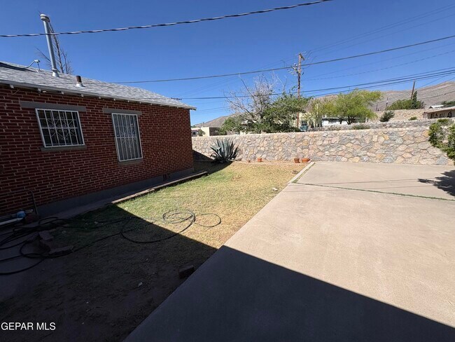 Building Photo - 3701 Jackson Ave