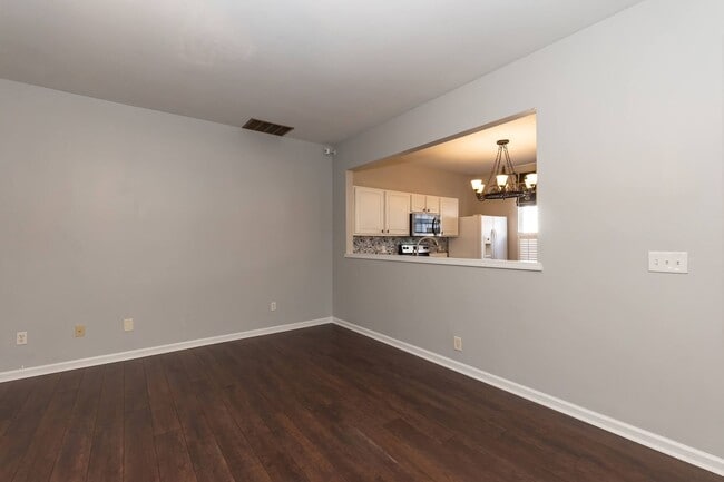 Building Photo - Beautifully Maintained Home!