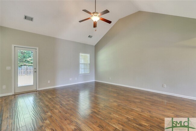 Building Photo - 136 Waverly Way