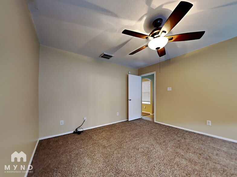 Building Photo - 635 Ashlen Dr