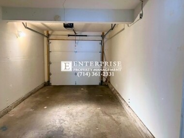 Building Photo - Cozy 1-bedroom Chelsea condo near South Coast Plaza with Attached Garage