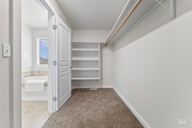 Building Photo - Single Family Home For Rent