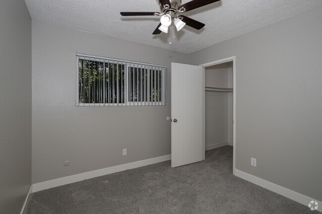 2BR, 1BA - 850SF - Park Place