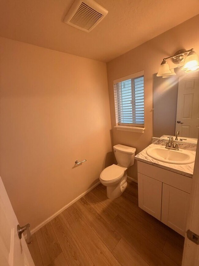 Building Photo - wilc04