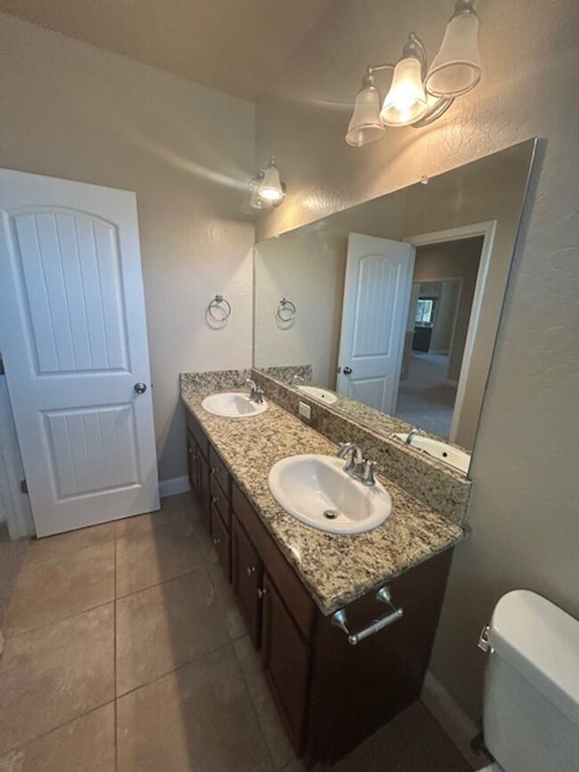 Building Photo - 4 bedroom 2 bathroom in NW Visalia coming soon!!!