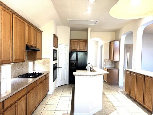 Building Photo - 2910 Sandleigh Dr