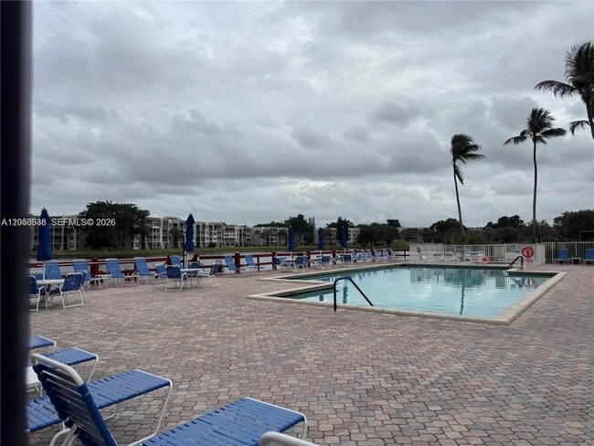Building Photo - 9450 Poinciana Pl