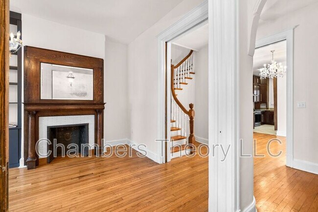 Building Photo - 1745 1st St NW