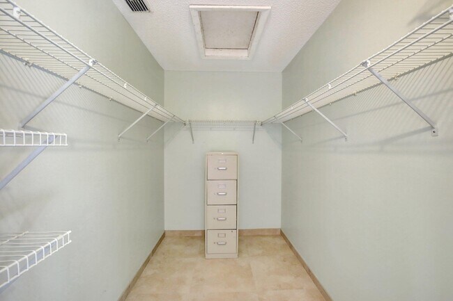 Building Photo - 1541 SW 102nd Terrace