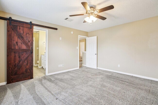 Building Photo - 1605 Lantern Light Dr