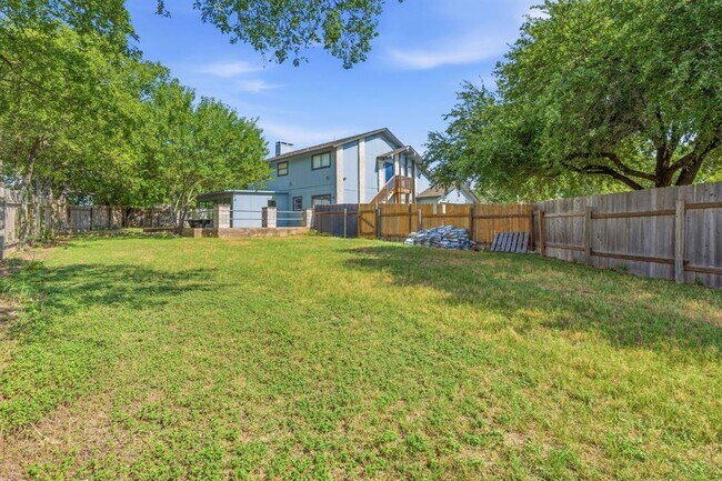 Building Photo - 2106 Lamplight Village Cir