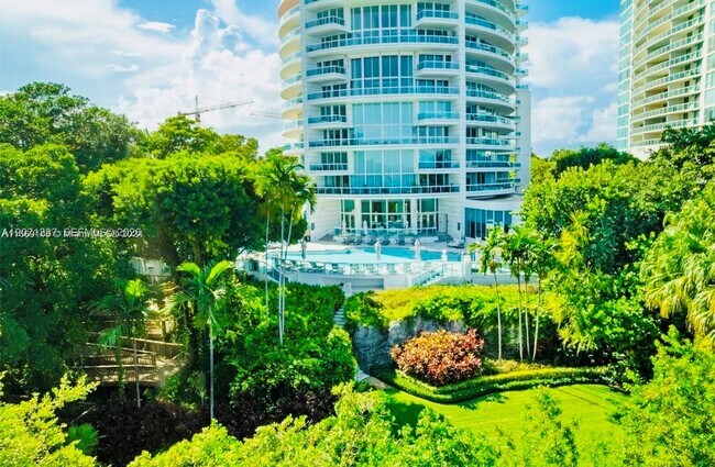 Building Photo - 2127 Brickell Ave