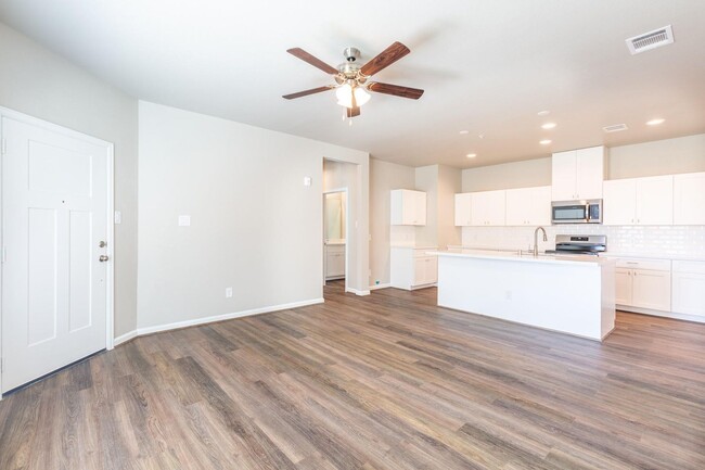 Building Photo - 111 Park Place Cir