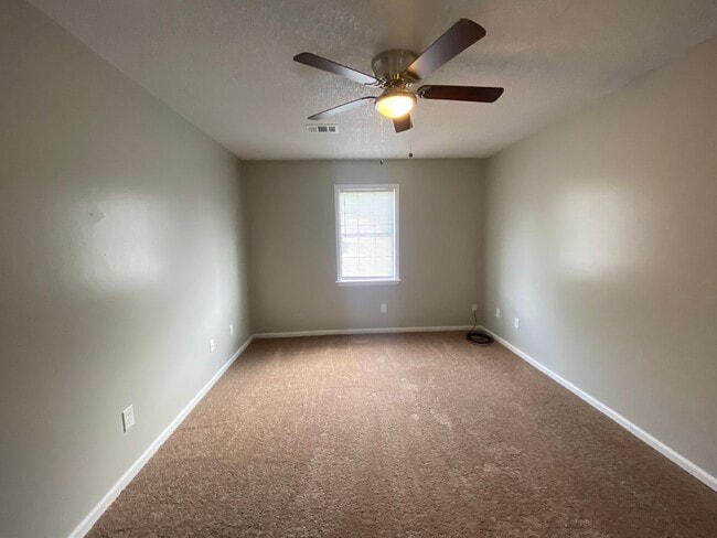 Building Photo - 6107 Vinnie Dr