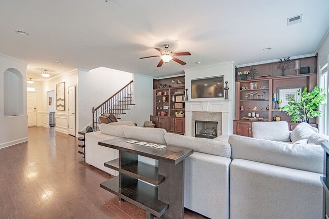 Building Photo - Forest Lakes Pooler