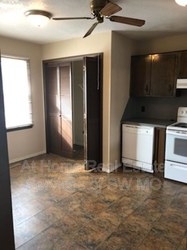 Building Photo - 3231 W Olive St