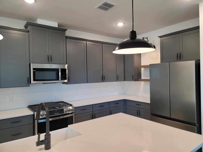 Building Photo - 8411 Bay Rdg Cir