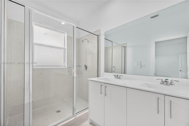 Building Photo - 2498 SE 25th Ct