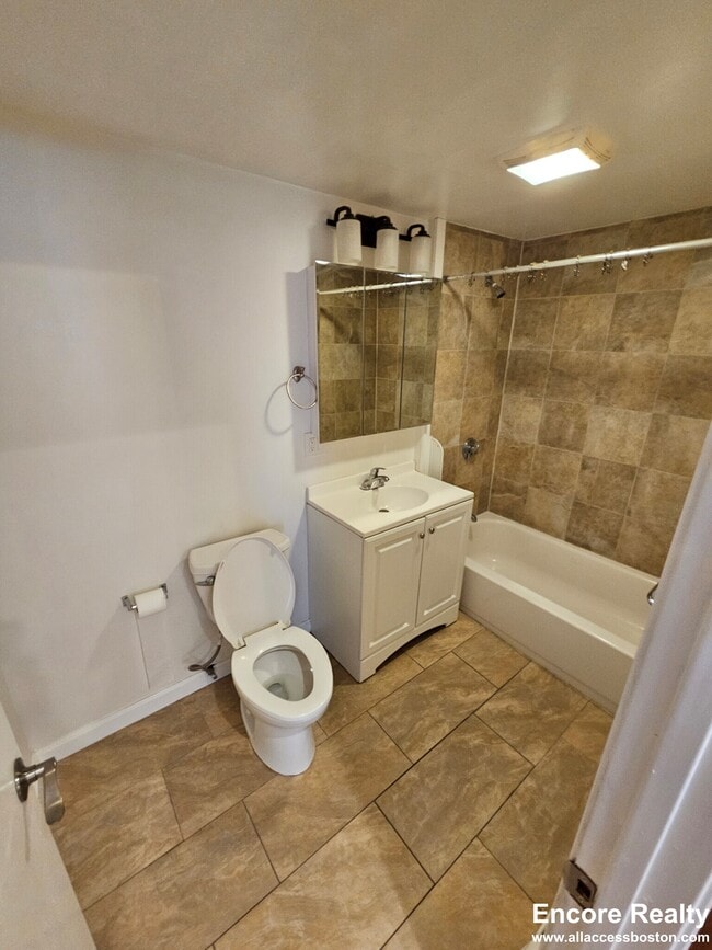 Building Photo - 153 Salem St