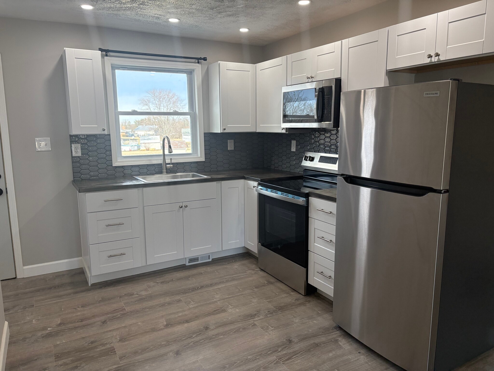 Building Photo - 3140 Springmill West Rd