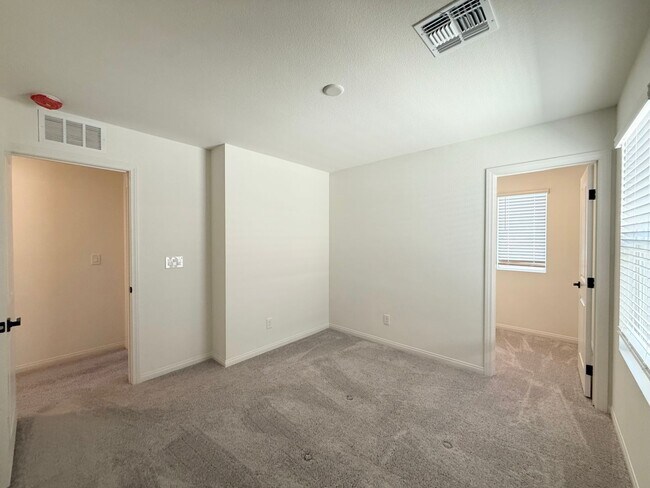 Building Photo - Spacious Southwest Las Vegas Gem | 5 Beds, Loft & 3,000+ Sq Ft Living