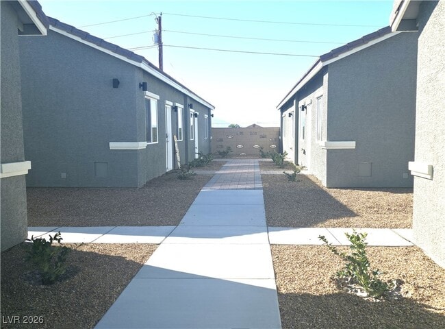 Building Photo - 1060 S Nail Crk Ct