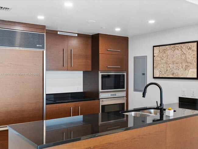 Building Photo - 465 Brickell Ave
