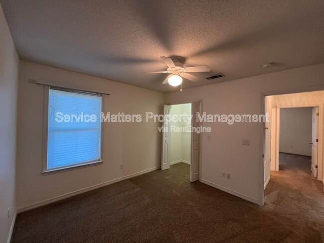 Building Photo - 4925 Hyatt Ln