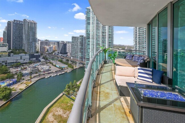 Building Photo - 350 S Miami Ave