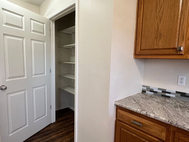 Building Photo - 3 Bed / 2 Bath Springfield Address, Republic Schools