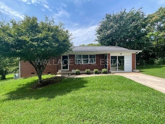 Primary Photo - NO STEPS...RANCHER HOME LOCATED IN FARRAGU...