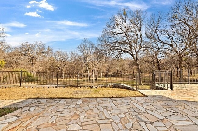 Building Photo - 324 Rolling Oaks Ridge