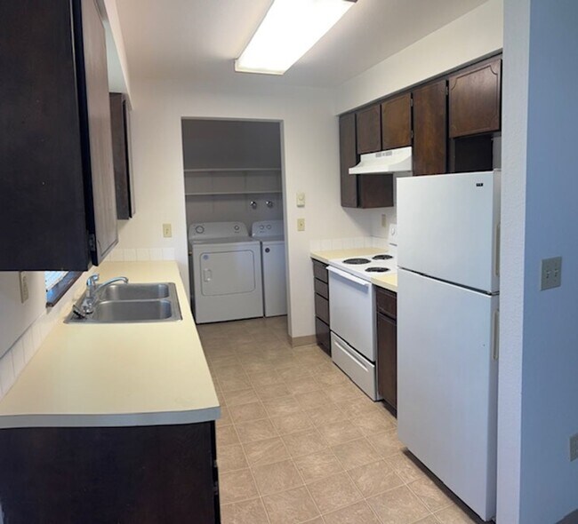 Building Photo - 1095