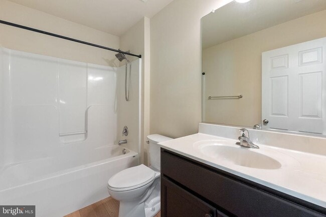 Building Photo - 555 English Oak Ln