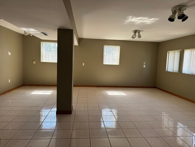 Building Photo - 16035 S Parker Rd