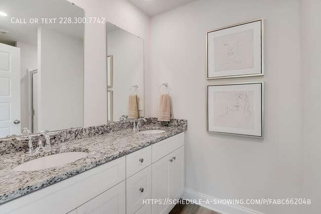 Building Photo - 12277 Sinclair Dr
