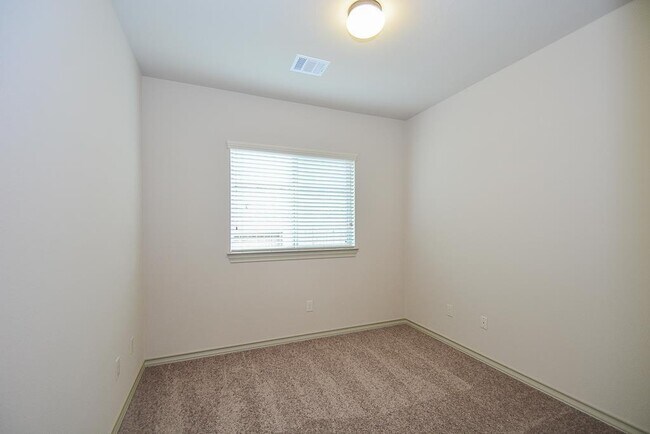 Building Photo - 2414 Argos Dr
