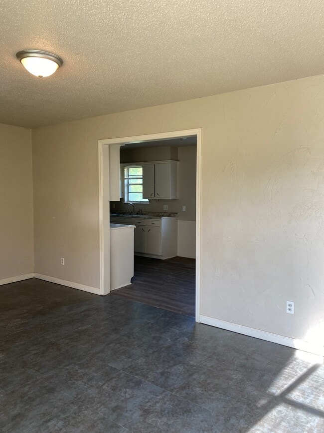 Building Photo - 4808 Sunset Terrace